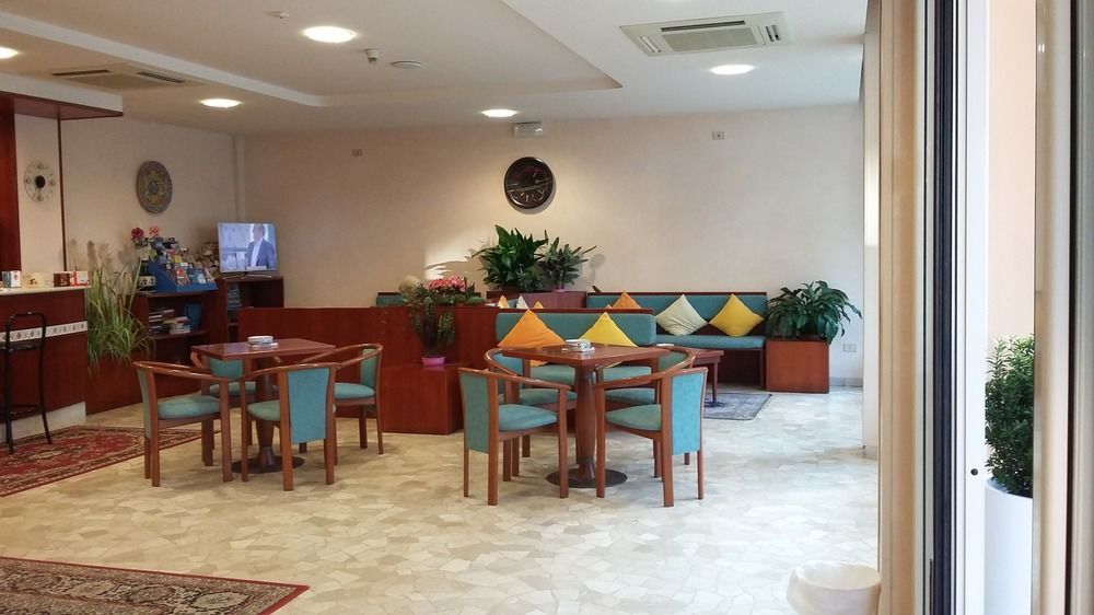 Hotel Condor 米兰马瑞提那 外观 照片