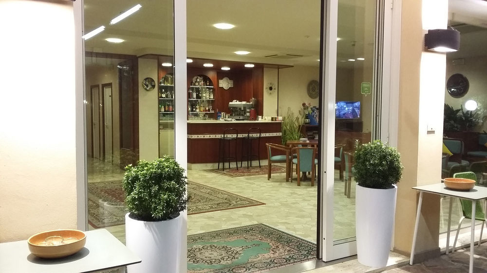 Hotel Condor 米兰马瑞提那 外观 照片